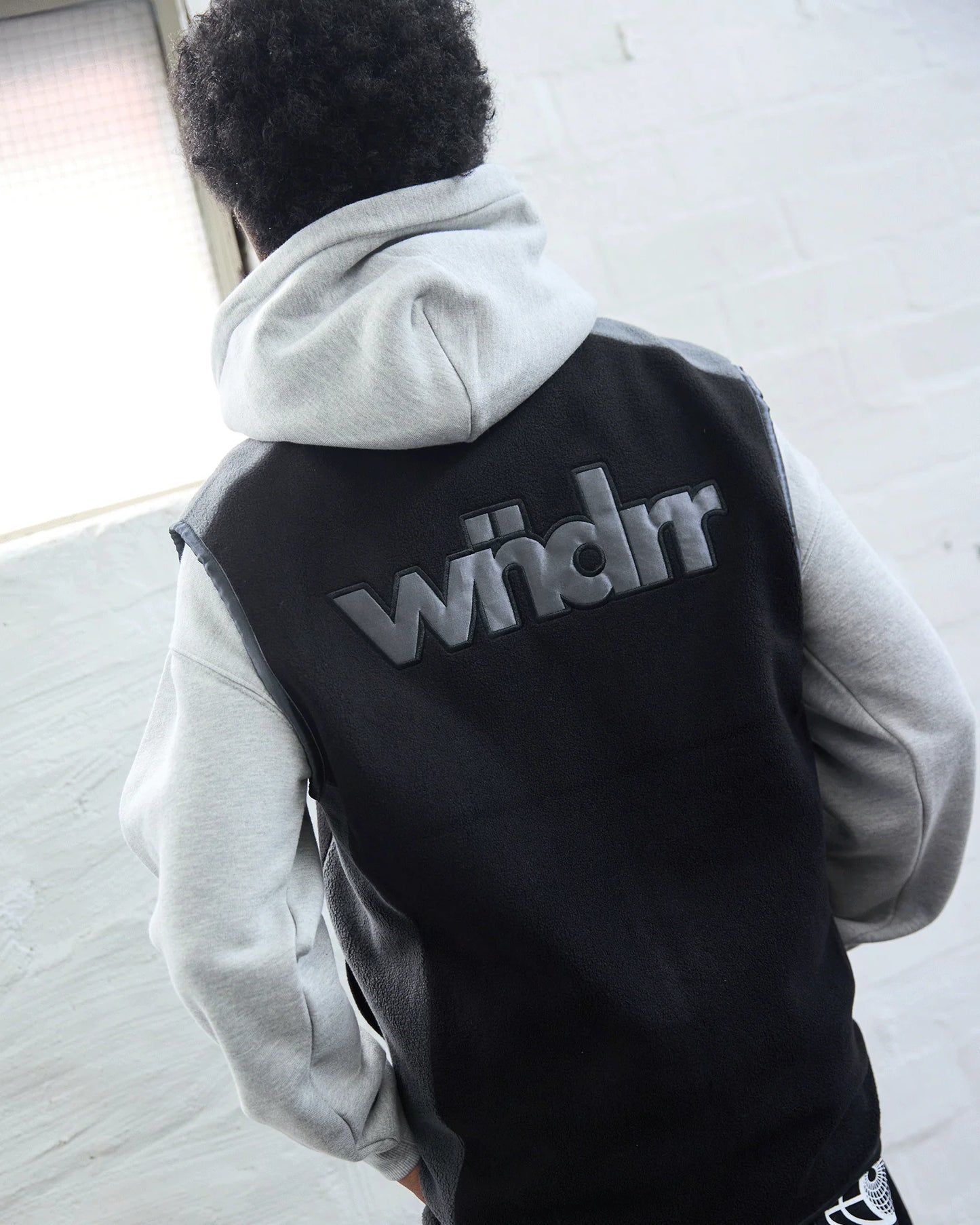 Wndrr Accent Polar Fleece Vest - Black/Grey