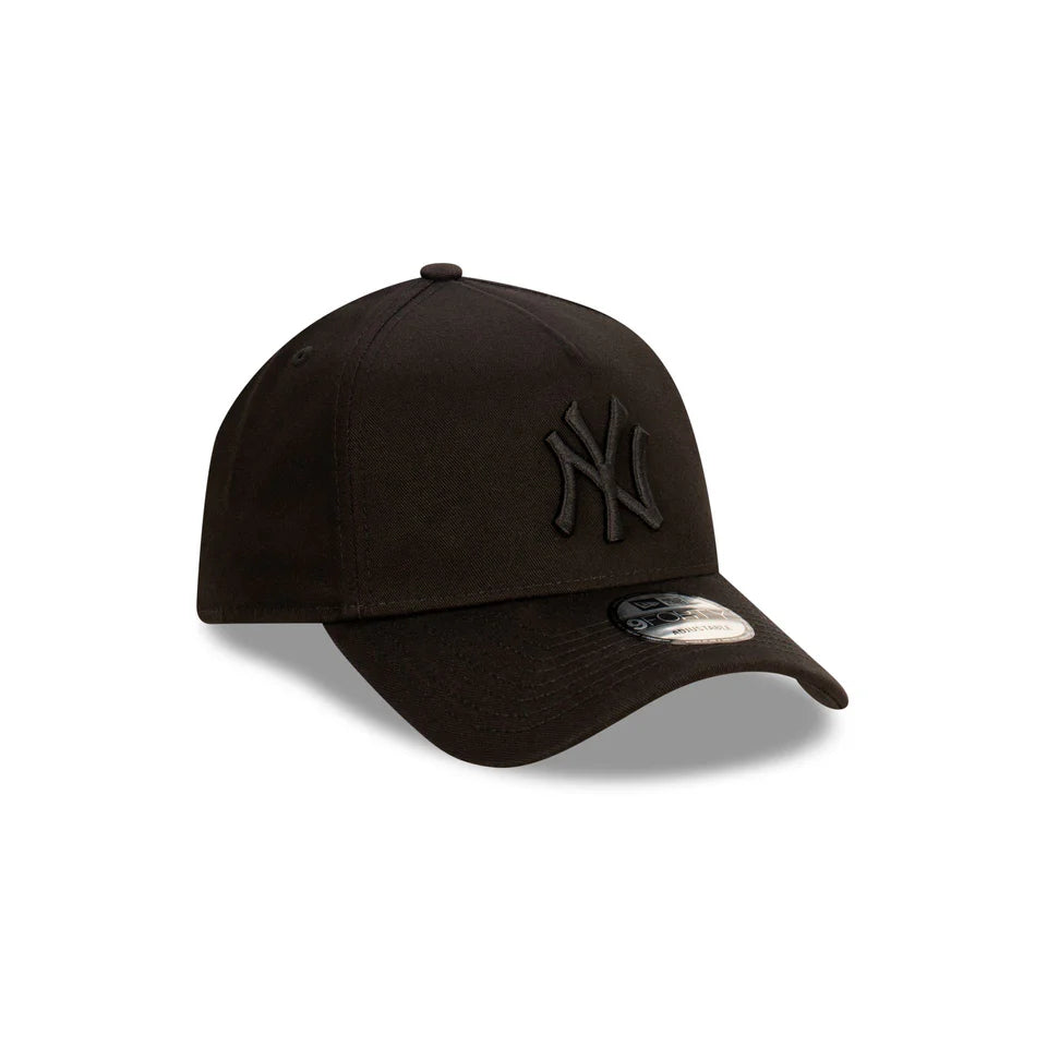 New Era New York Yankees MLB Essentials Black on Black Snapback