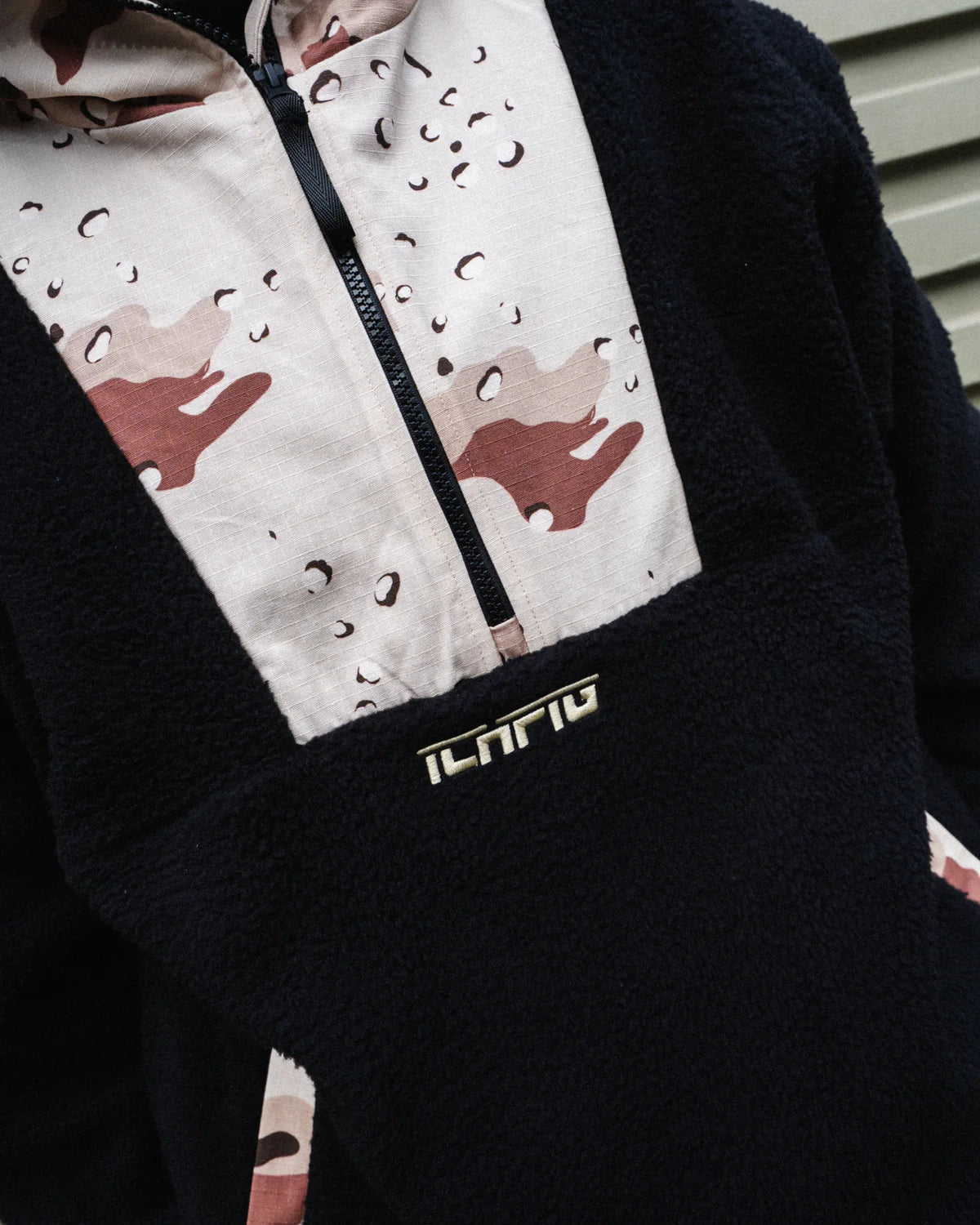 Ichpig 1/2 Zip Hood - Black/Desert
