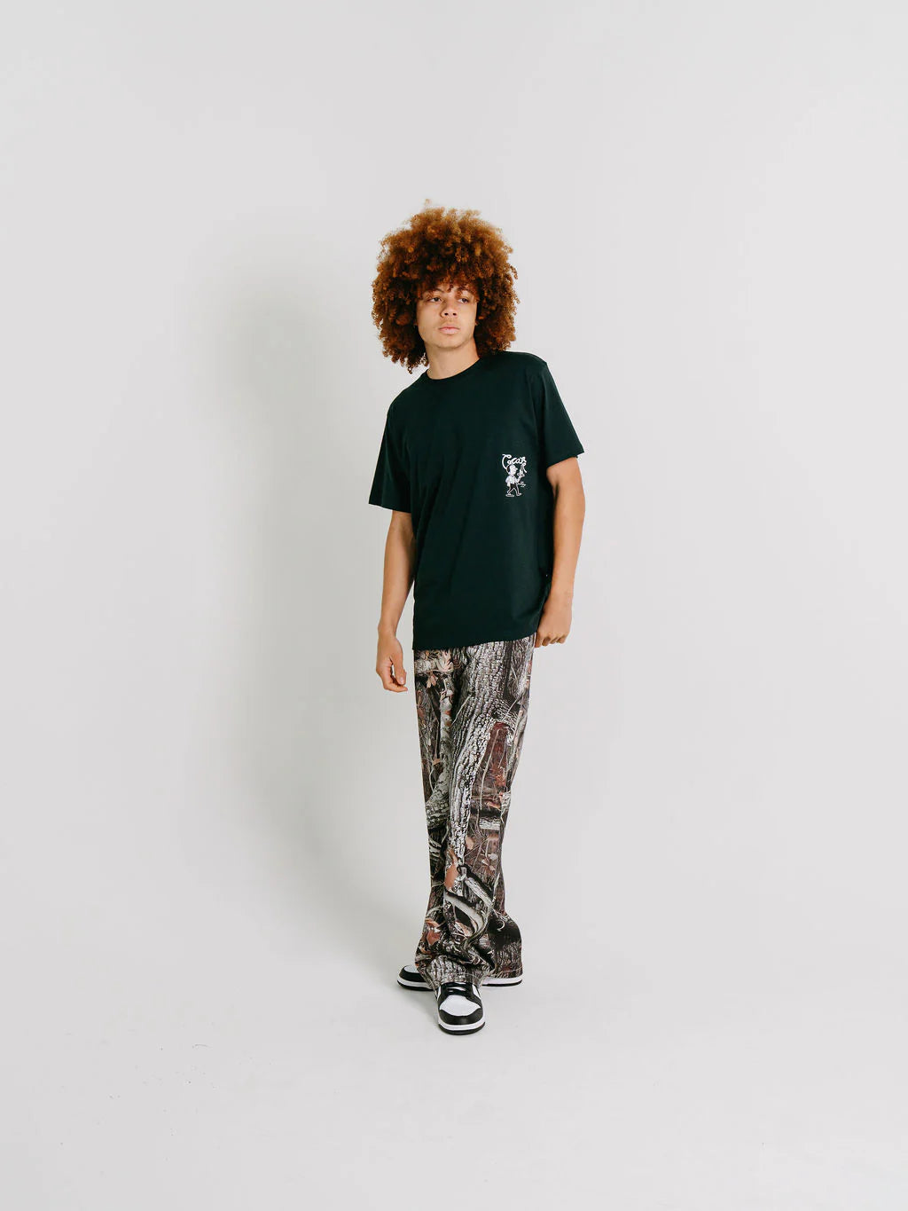 Crate X Willie The Waiter Beer Hug Tee - Pine