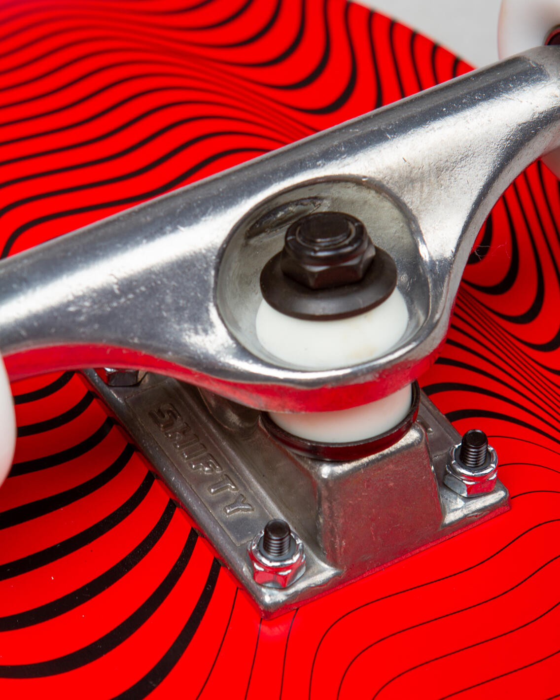 Shifty Team Red Complete - 7.75"